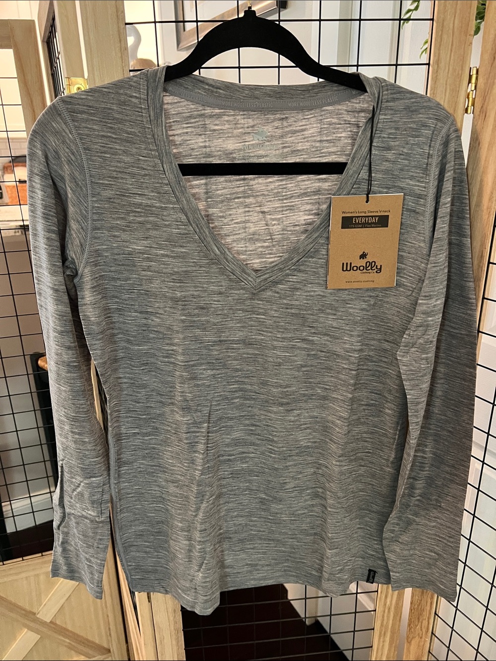 NWT! Woolly Everyday Women's Heather Gray V-Neck Long Sleeve Tee